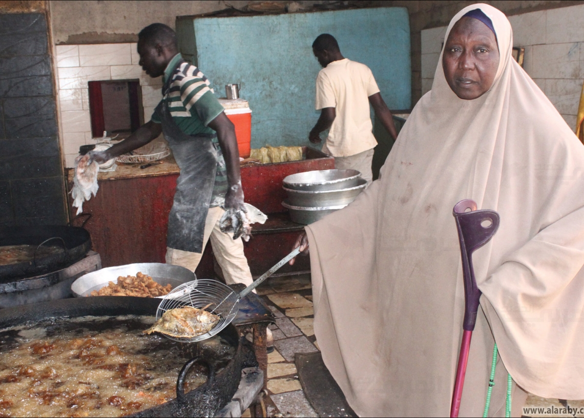 Awadhiyah Samak .. A tea saleswoman’s struggle turned into a symbol for Sudanese women